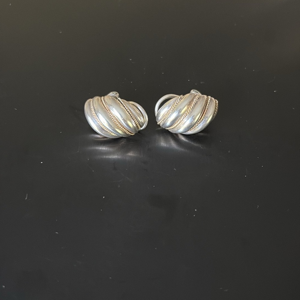 Tiffany and Company, Sterling, silver and 14 karat gold clip on earrings. - Picture 8 of 10